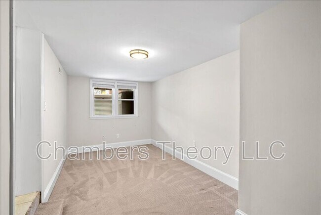 Building Photo - 619 Orleans Pl NE