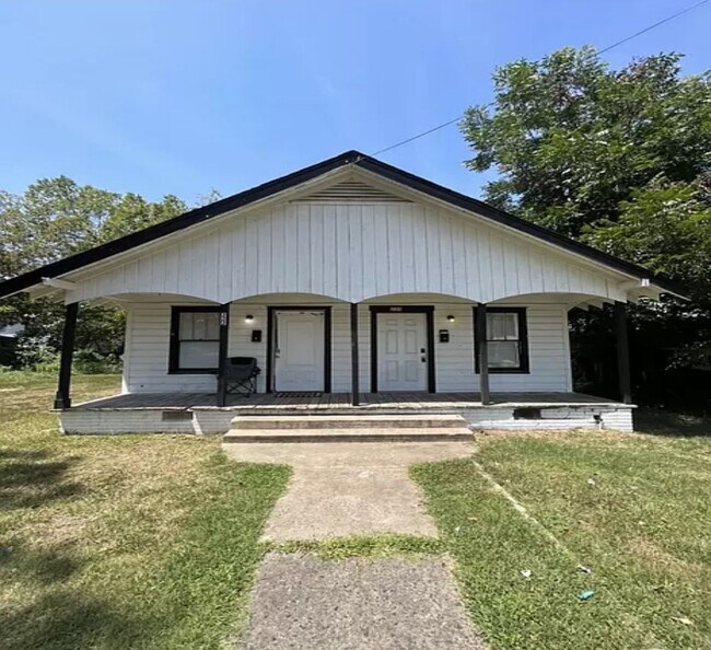 Building Photo - 222 College Park Cir