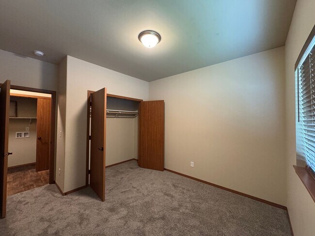 Building Photo - 706 N 29th Ave