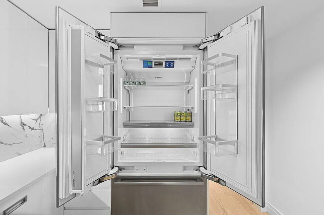 Building Photo - "Luxury 1-Bedroom Oasis with Pool & Elegant Finishes in Prime New York Location!"