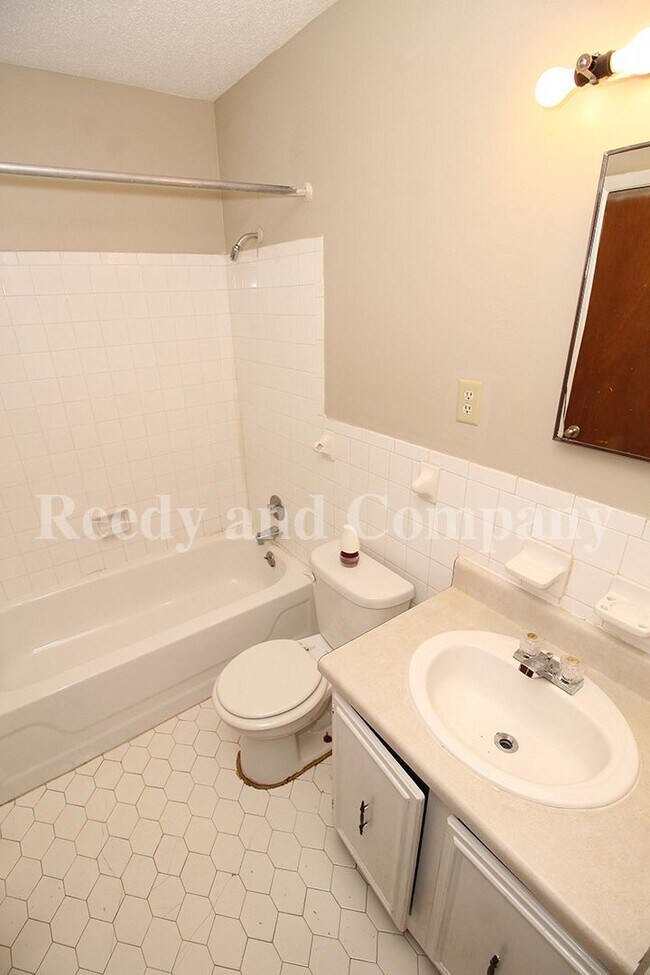 Building Photo - 3385 Barbwood Dr