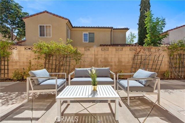 Building Photo - 94 Chantilly