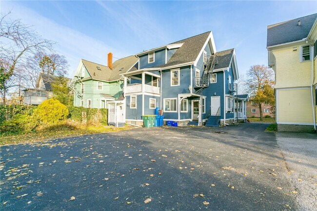 Building Photo - 91 Merriman St