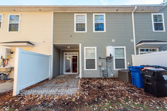 Building Photo - 3 Bedroom 2.5 Bath Townhome in Wescott Pla...