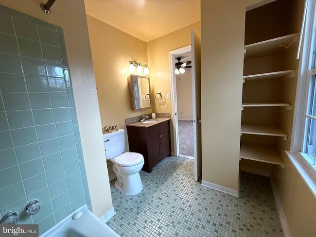 Building Photo - 5278 Lonsdale Dr