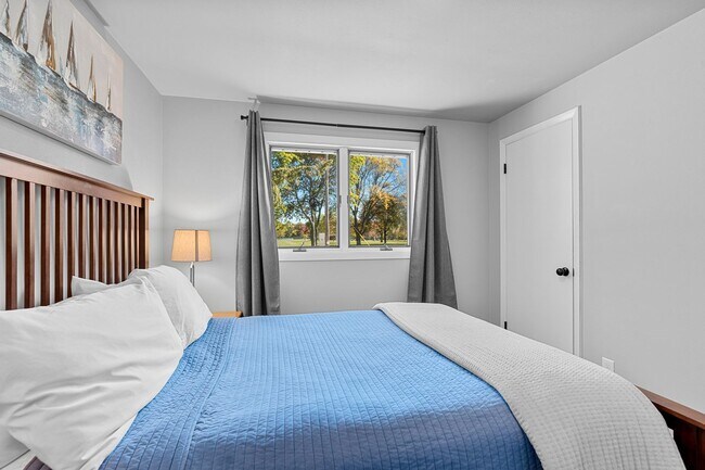 Building Photo - 3 BR 1.5 BA ranch house w/ large garage