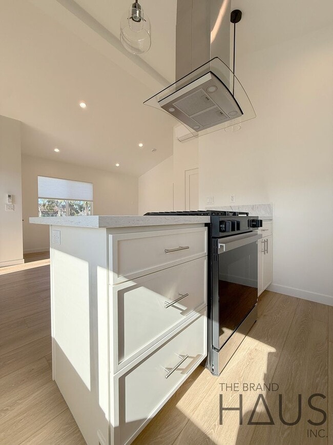 Building Photo - Brand-New 1-Bedroom, 1-Bathroom, 1-Compact Carport - Vaulted Ceilings in Belmont Heights