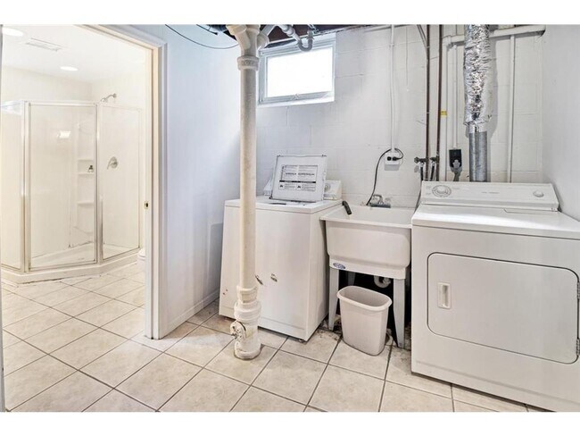 Building Photo - 3829 Ewing Ave S