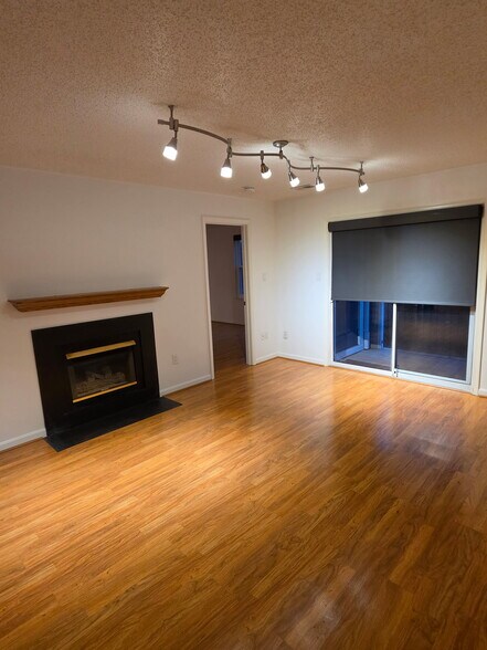 Building Photo - 10016 Vanderbilt Cir