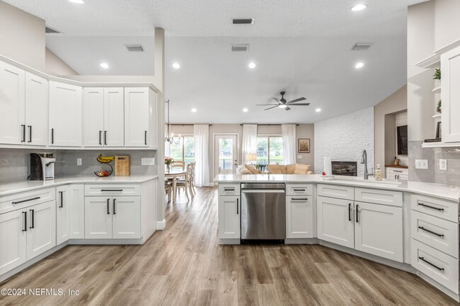 Building Photo - 1587 Shelter Cove Dr