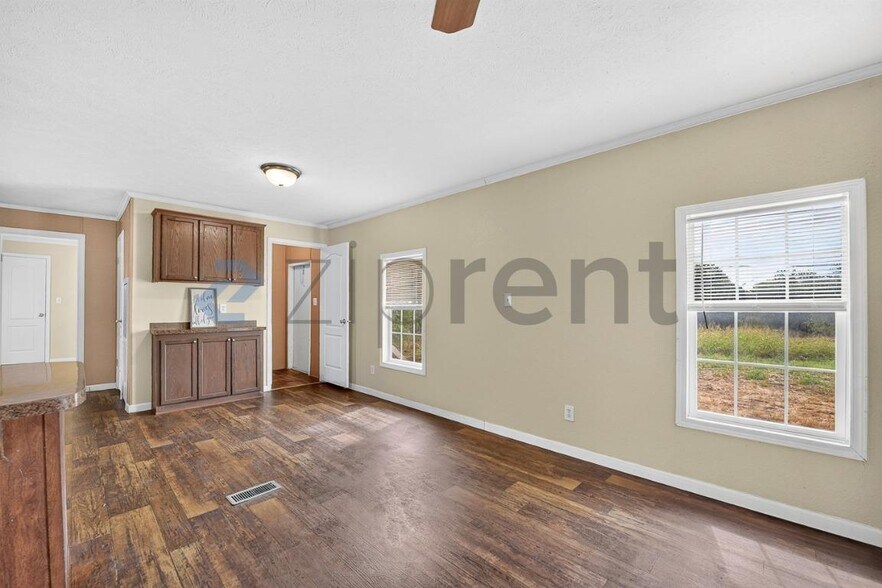 Building Photo - Unit A