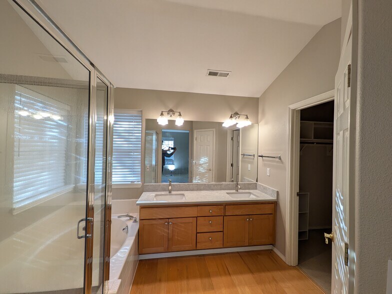 Building Photo - 2407 NE Mocha Way