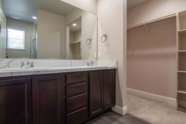 Building Photo - MOVE IN SPECIAL!!! $500 OFF FIRST MONTH'S ...