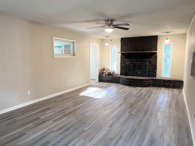 Building Photo - 105 Thistledown Trail