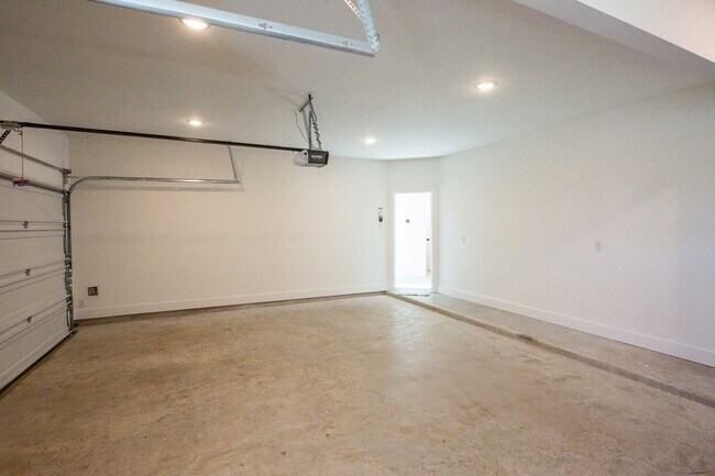 Building Photo - 21134 Garden Palm Dr