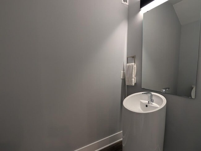 Building Photo - 4018 Southpoint Lndg Wy