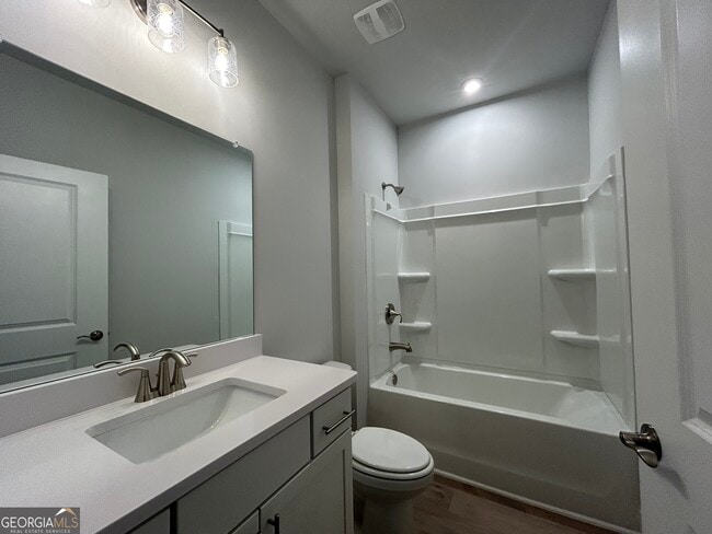 Building Photo - 450 Bandon Wy