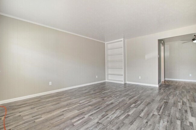 Building Photo - 1212 Hampshire Ln
