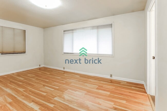 Building Photo - Stunning cul-de-sac residence near Odle Middle School and Bellevue Aquatic Center!