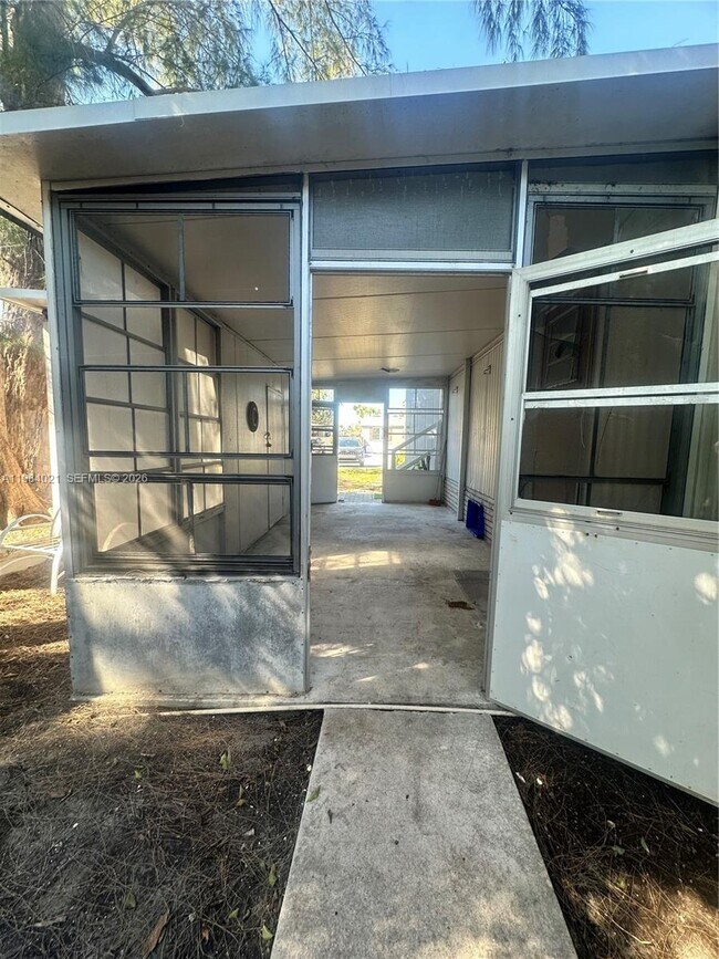 Building Photo - 11840 Cove Pl