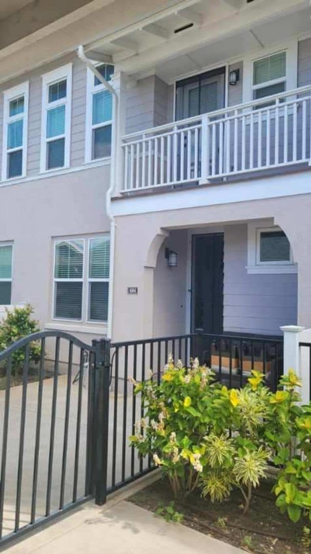 Building Photo - 1175-D