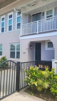 Building Photo - 1175-D