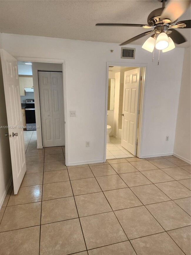 Building Photo - 2433 Centergate Dr