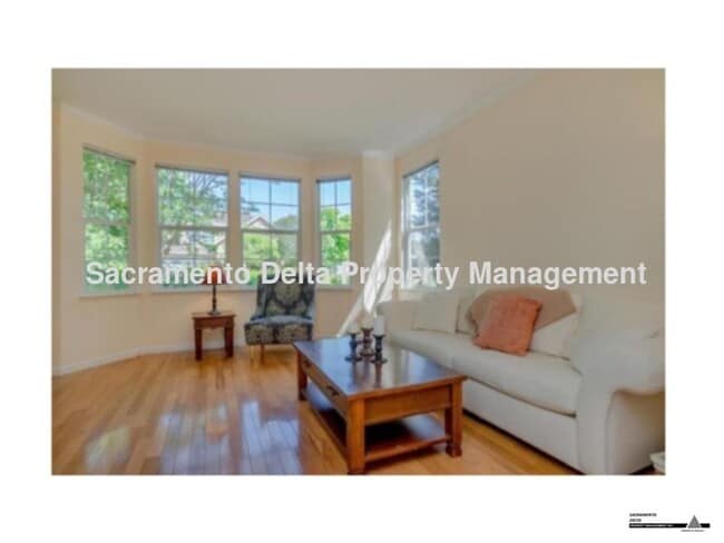 Building Photo - Gorgeous 4bed/3bath 2 story Home in Davis