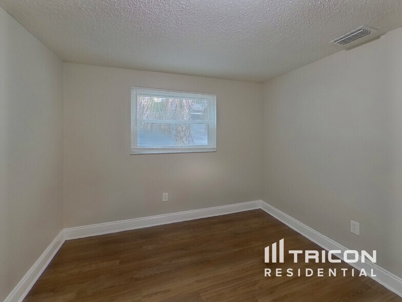 Building Photo - 1017 Jadewood Ave