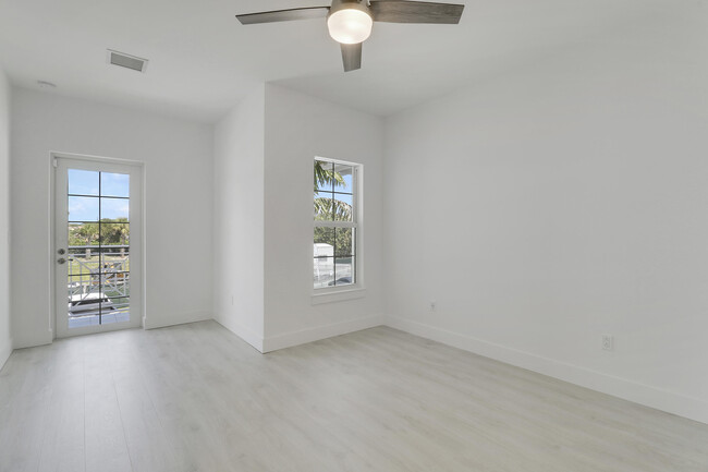 Building Photo - 120 Water Pointe Pl