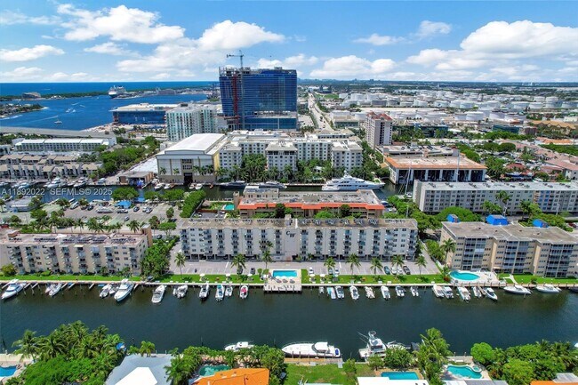 Building Photo - 1731 SE 15th St