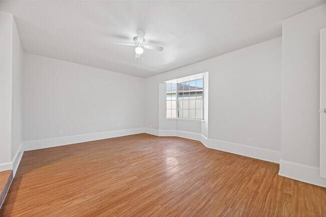 Building Photo - 22206 Red River Dr