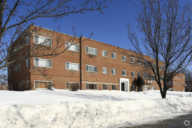 Primary Photo - Chagrin Highlands Apartments