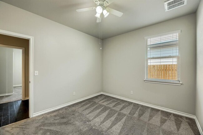 Building Photo - 108 Flexus Ln