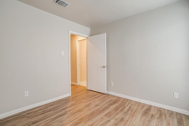 Building Photo - 5947 Chimney Wood Cir