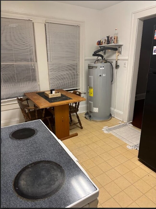 Building Photo - Charming 1/1 Home Just Minutes from Campus