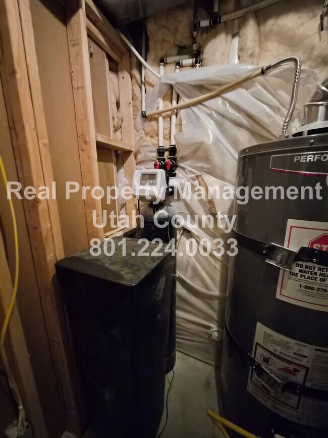 Building Photo - Townhome in Eagle Mountain