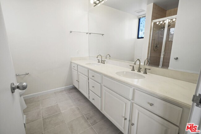 Building Photo - 2102 Century Park Ln