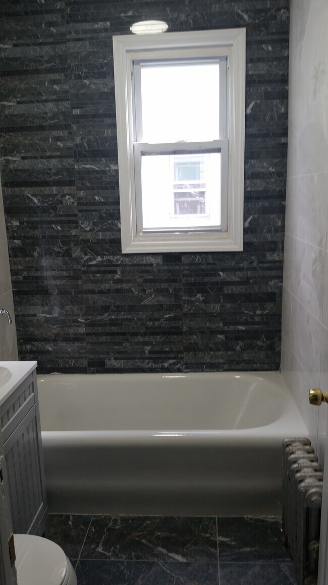 Building Photo - 321 Vermont Ave