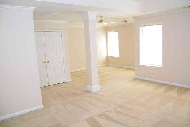 Building Photo - 11512 Fox Hill Dr