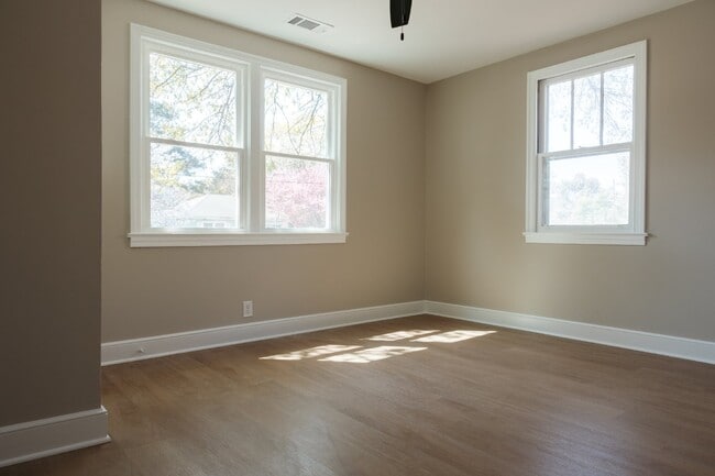 Building Photo - 332 Guilford St