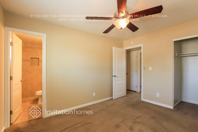 Building Photo - 2307 E Hillery Dr