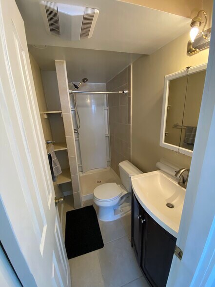 Building Photo - 1324 Xaveria Dr