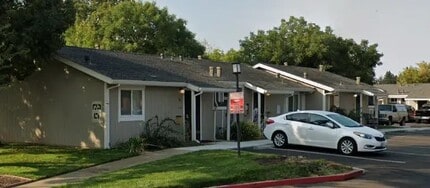 Building Photo - 2654 McGregor Dr