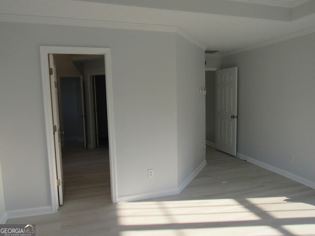Building Photo - 305 Sunderland Cir