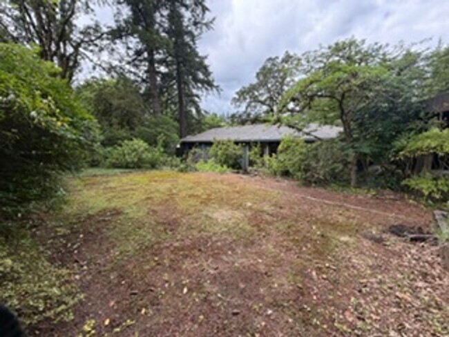 Building Photo - Charming, Spacious, Updated Home in Lake Oswego!