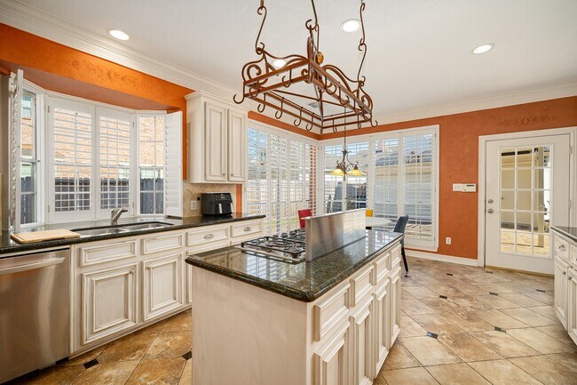 Building Photo - 5007 Cambridge St