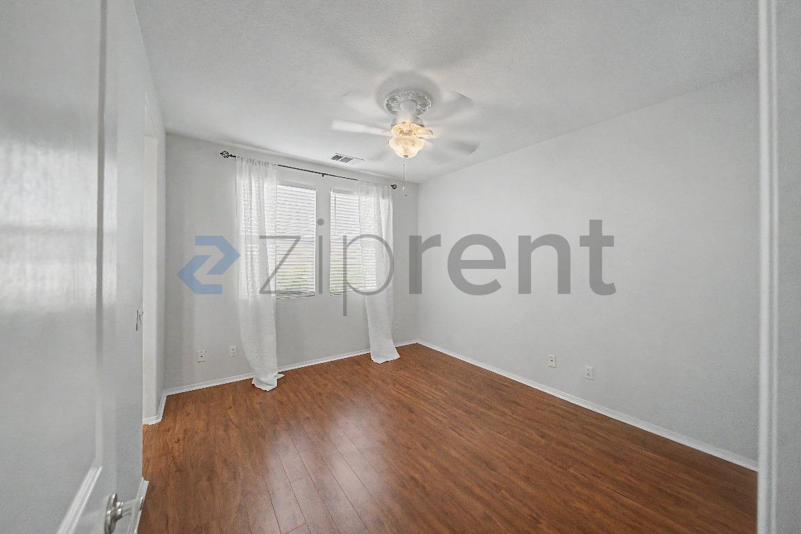 Building Photo - Unit 2