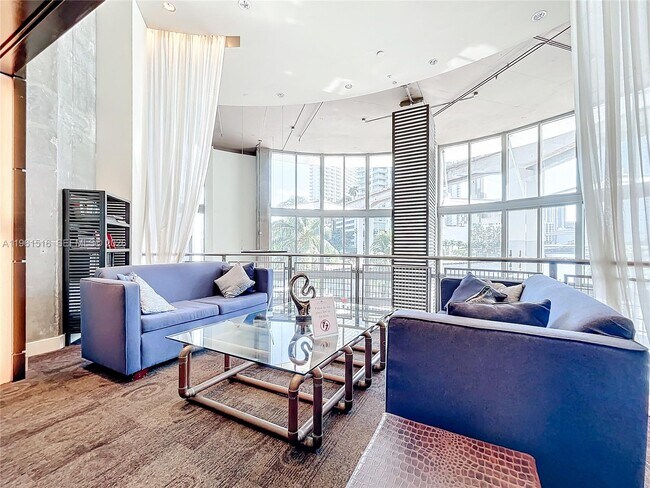 Building Photo - 690 SW 1st Ct