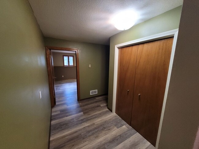 Building Photo - Wonderful Unfurnished 3 Bed 3 Bath Home ou...